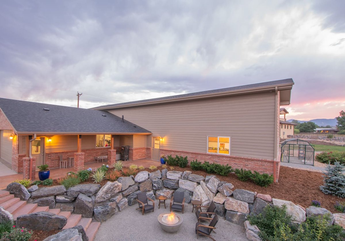 Backyard with sunken fire pit and covered patio near garage build in Arvada, CO by Cillessen Construction