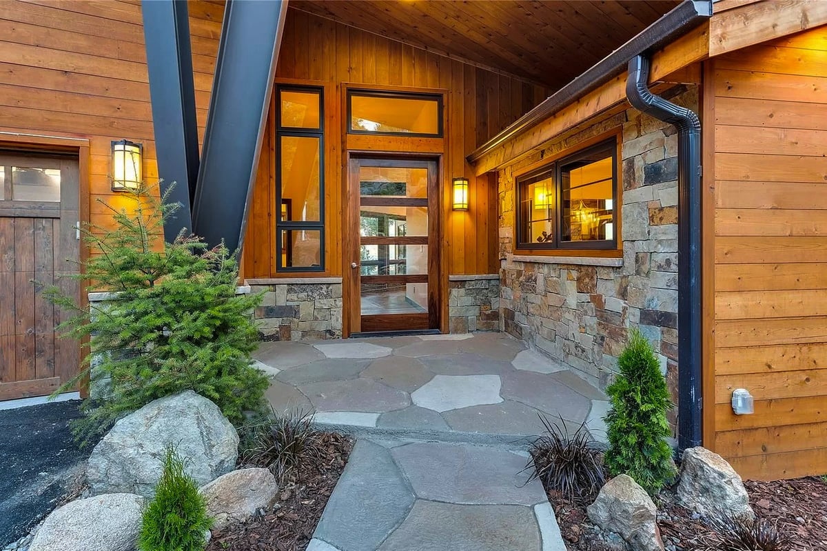 denver-colorado-modern-mountain-home-by-cillessen-construction-company-with-elevated-deck-overlooking-forest-landscape