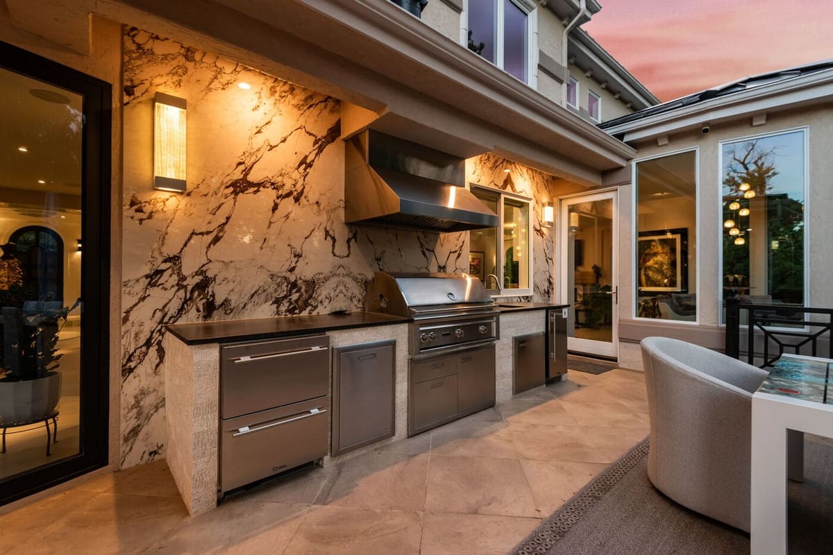 Greenwood Village, CO outdoor kitchen with marble backsplash and built-in grill, renovation by Cillessen Construction
